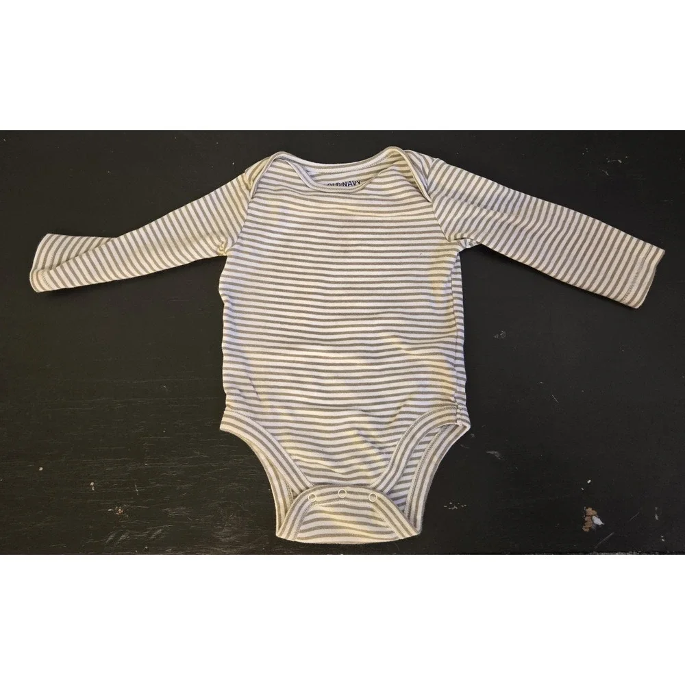 Old Navy Infant Boys (3)‎  Size 6-12 Months Long Sleeve One Piece
